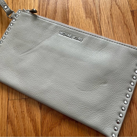Micheal Kors Astor Silver Studded Cement Gray Wristlet One Size NWT *FLAWED* - Picture 5 of 15